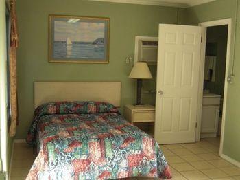 Bayfront Motel 2*