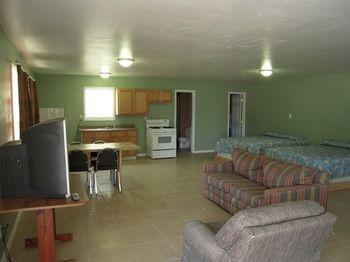 Bayfront Motel 2*