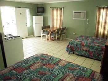 Bayfront Motel 2*